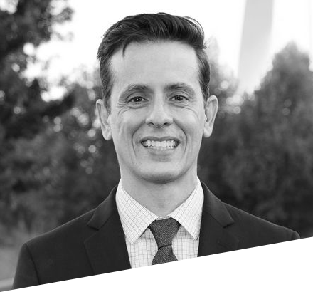 Gustavo Arango headshot